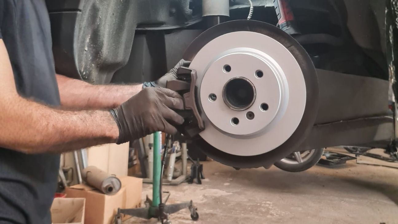 plaquette de freins et frainage, disque de freins avec Lc services garage a sanary sur mer